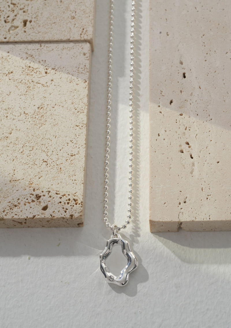 Reflective Horizon Necklace